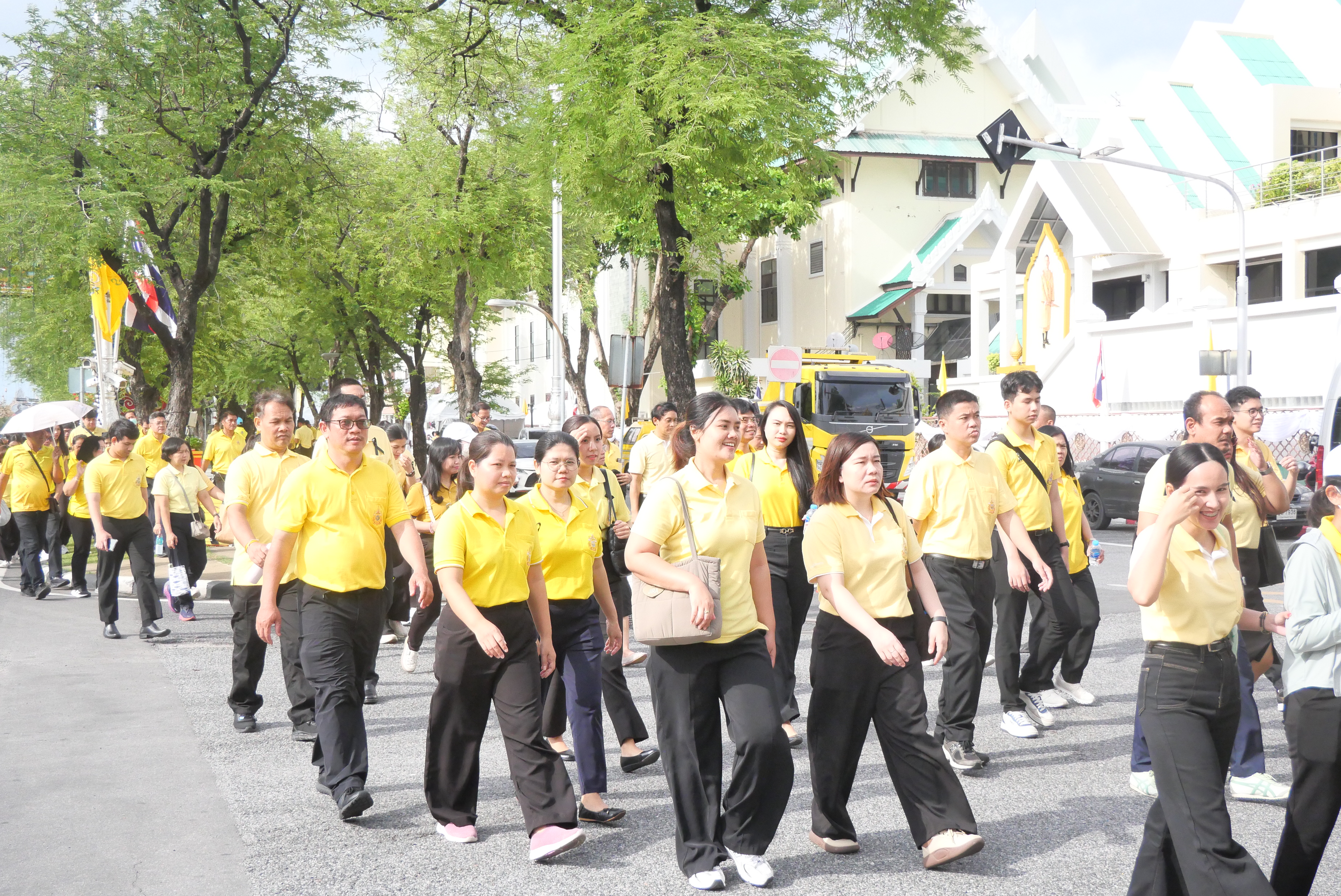 title - ส.ป.ก. ร่วมเฝ้ารับเสด็จฯ พระบาทสมเด็จพระเจ้าอยู่หัว และ สมเด็จพระนางเจ้า ฯ พระบรมราชินี เนื่องในโอกาสเสด็จพระราชดำเนินไปในการ พระราชพิธีเฉลิมพระชนมพรรษา 28 กรกฎาคม 2569